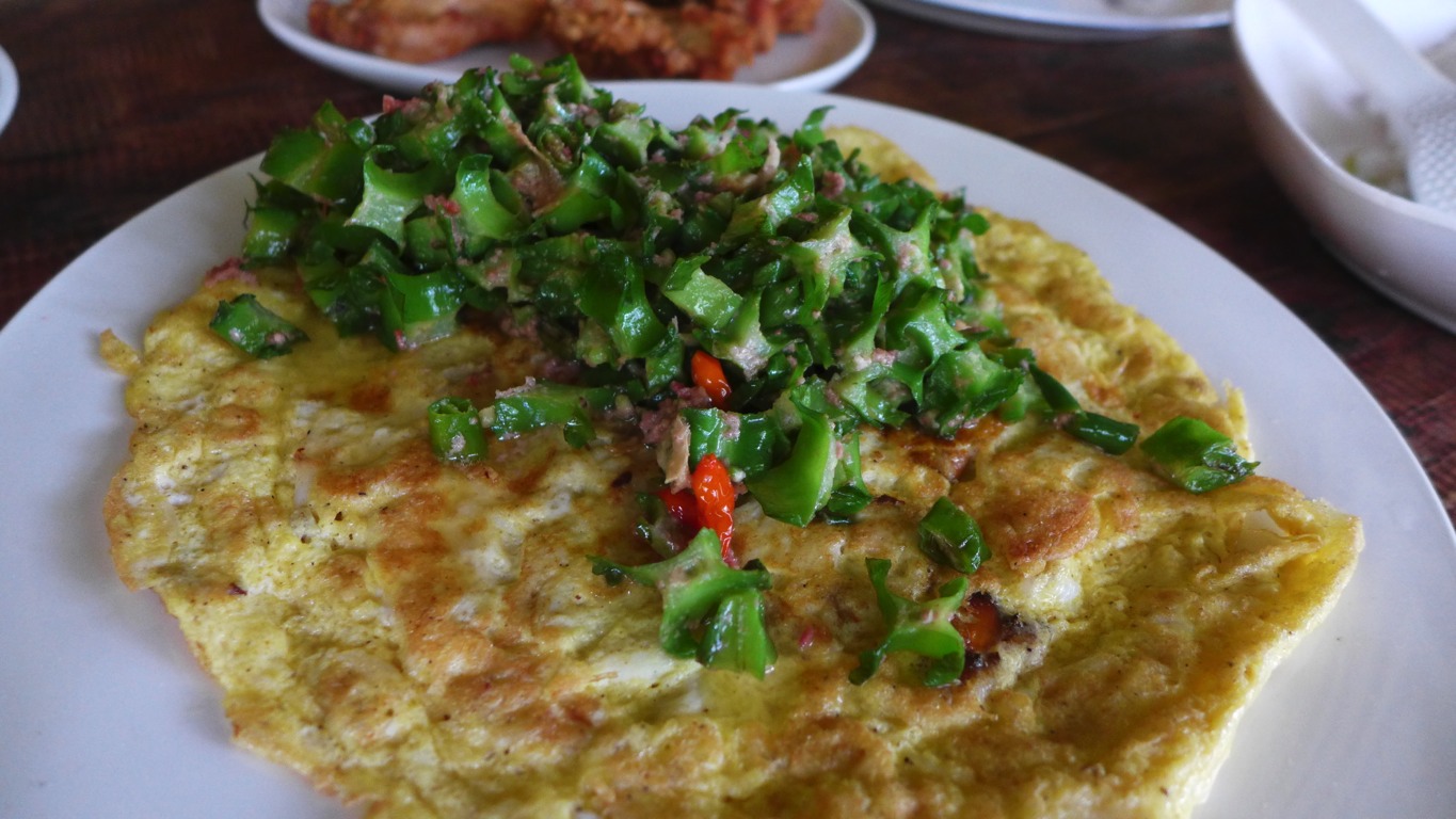 Crab (duck-egg) omelette topped with winged beans cooked in coconut milk, chilli and a bit of bagoong alamang! Lunch!