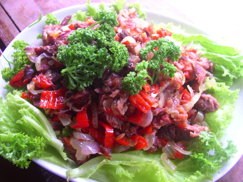Cured pork meat can also be prepared with salad greens. Here is my version of salted pork.